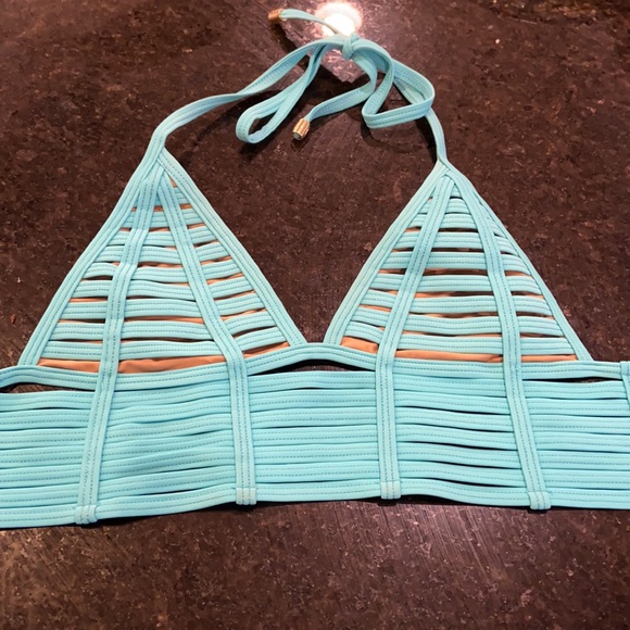 Beach Bunny Aqua Two Piece - Picture 3 of 6